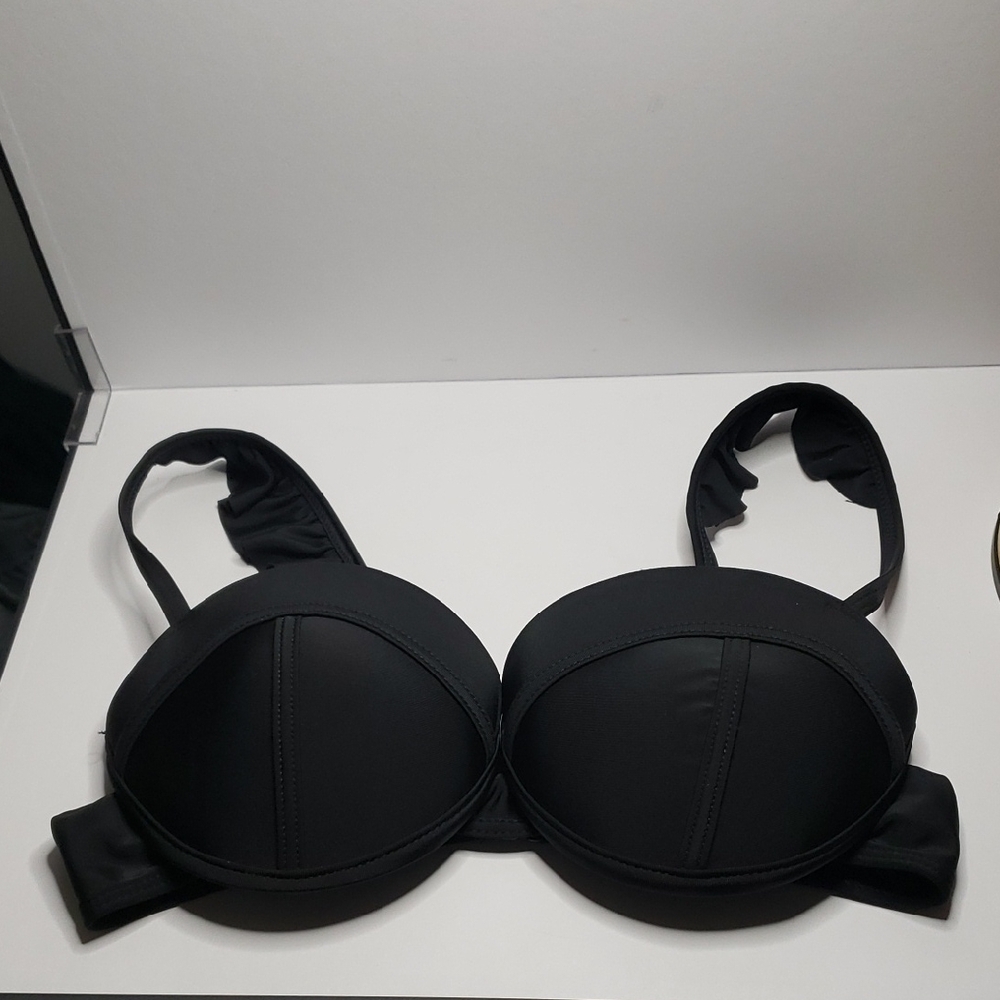L.A. Hearts Black Underwire Padded Bikini Top. Size: Medium